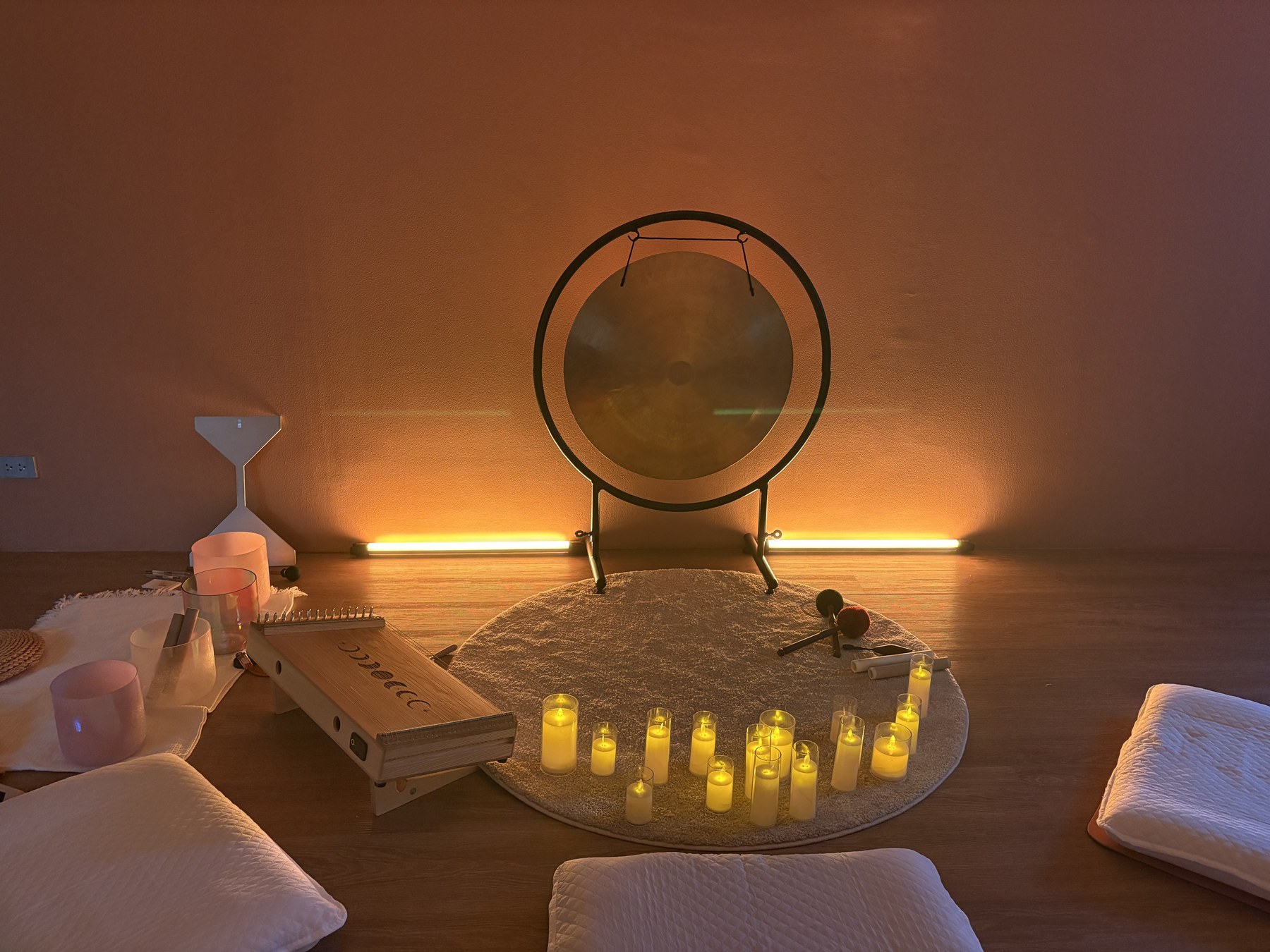 A gong and singing bowls arranged in the Soulwaves studio